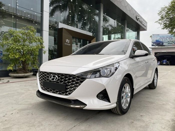 Hyundai Accent 2021-2023 vẫn được nhiều người lựa chọn vì kiểu dáng không quá góc cạnh như mẫu xe hiện hành. Ảnh: Đại lý Hyundai