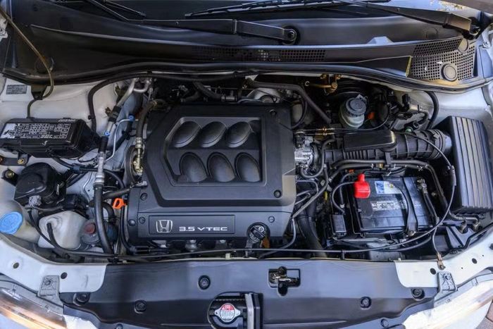 Động cơ V6 hút khí tự nhiên vẫn được Honda định hướng sử dụng cho các mẫu xe cỡ lớn. Ảnh: CarBuzz