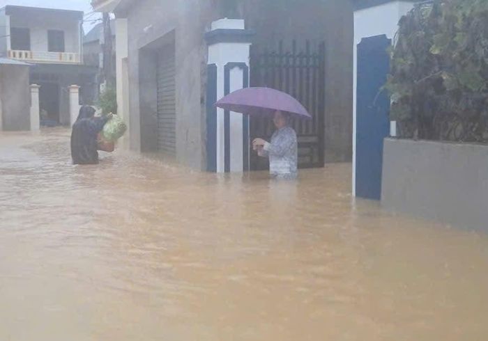 Nhiều khu dân cư ở phường Hàm Rồng bị ngập sâu