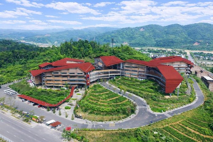 Ngôi trường nội trú Anh Quốc ACVN với thiết kế tuyệt đẹp tọa lạc trên ngọn đồi diện tích 10ha tại Lào Cai.
