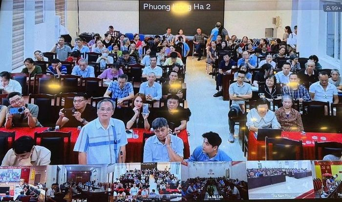  Người dân phường Hồng Hà phát biểu ý kiến.