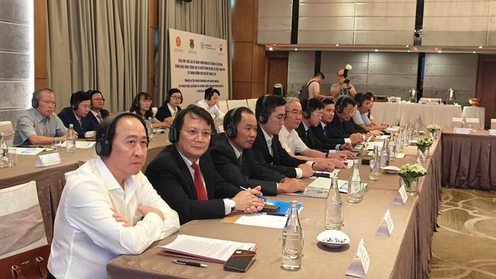 Đại biểu đoàn Việt Nam tham dự hội thảo.