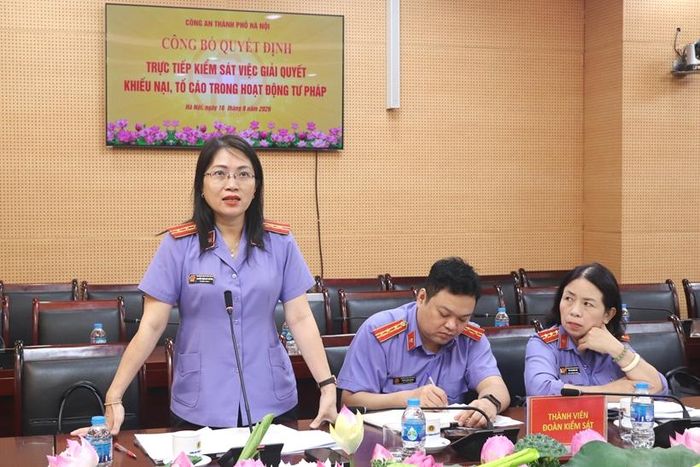  Đồng chí Nguyễn Triệu Như Thường, Trưởng phòng 12, VKSND TP Hà Nội phát biểu tại buổi làm việc.