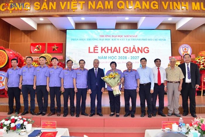 Các đại biểu dự Lễ khai giảng năm học mới.