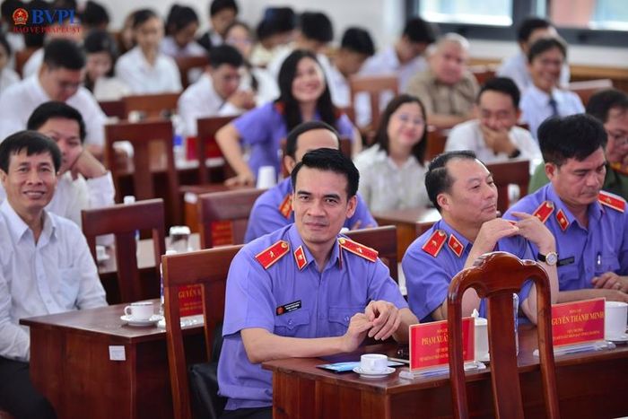Đồng chí Phạm Xuân Minh, Viện trưởng VKSND TP Cần Thơ cùng các đại biểu dự Lễ khai giảng.