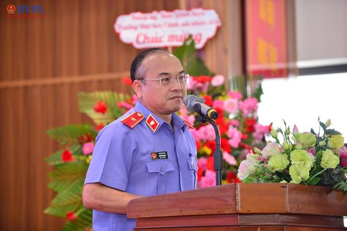 Đồng chí Nguyễn Văn Khoát, Bí thư Đảng ủy, Hiệu trưởng Trường Đại học Kiểm sát, phát biểu tại Lễ khai giảng.