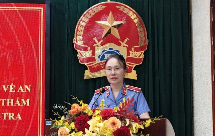 Đồng chí Nguyễn Thúy Liễu, Phó Viện trưởng VKSND tỉnh Lạng Sơn phát biểu tại Hội nghị.