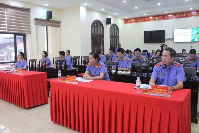 Các đồng chí lãnh đạo VKSND tỉnh Lạng Sơn và đại biểu tham dự Hội nghị tại điểm cầu VKSND tỉnh.