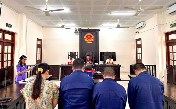 Kiểm sát viên Mạc Thị Thư, VKSND khu vực 4 TP Cần Thơ thực hành quyền công tố và kiểm sát xét xử sơ thẩm tại phiên tòa.
