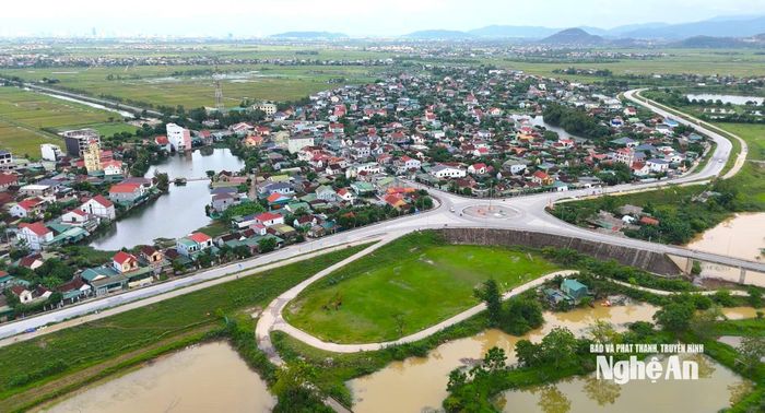 Hạ tầng đồng bộ tạo thuận lợi cho xã Hưng Nguyên Nam chuyển dịch cơ cấu kinh tế có trọng tâm, trọng điểm. Ảnh: Nguyễn Toàn