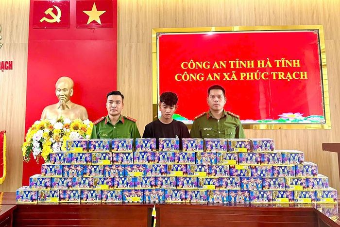 Hoàng Văn Phước cùng tang vật bị thu giữ.