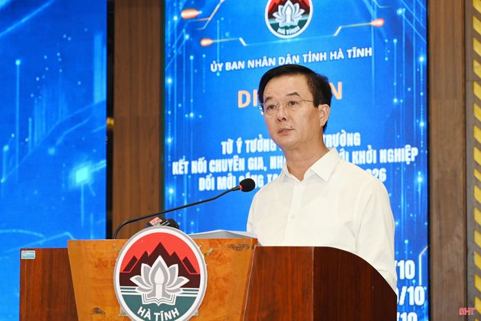 Phó Chủ tịch Thường trực UBND tỉnh Trần Báu Hà phát biểu khai mạc diễn đàn.