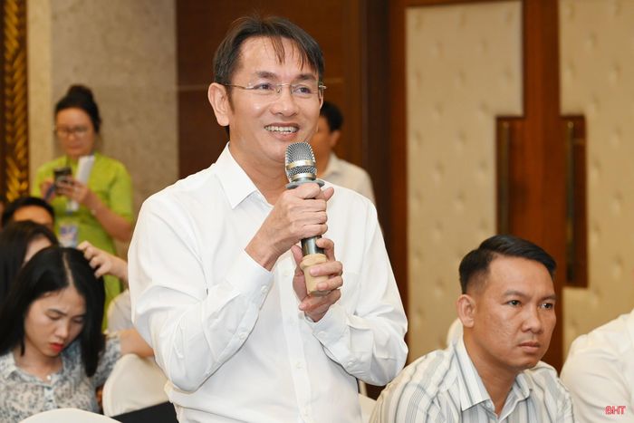 Anh Nguyễn Văn Hiếu - Tổng Thư ký Hiệp hội Doanh nghiệp tỉnh Hà Tĩnh, Giám đốc Công ty CP XNK Bảo hộ lao động LASA tham gia ý kiến tại diễn đàn.