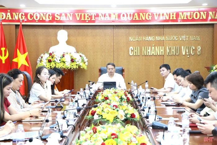 Đại biểu dự hội nghị tại Hà Tĩnh - điểm cầu Ngân hàng Nhà nước Chi nhánh Khu vực 8.
