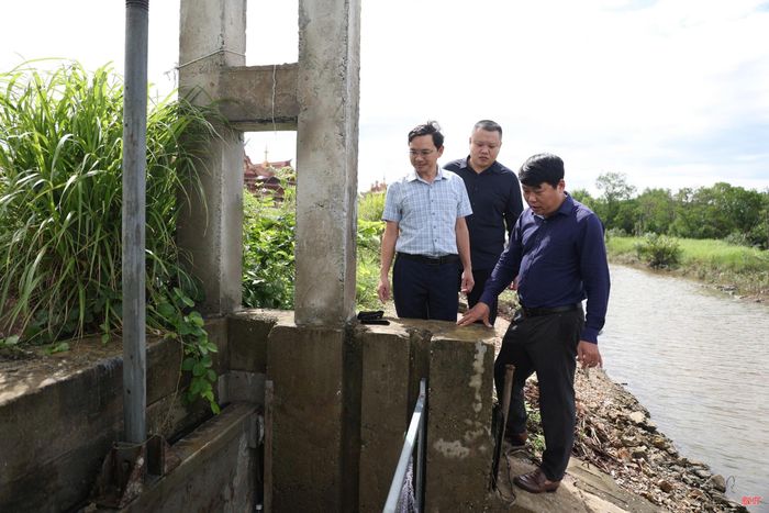 UBND phường Trần Phú thường xuyên bố trí lực lượng, đoàn công tác kiểm tra, rà soát các vị trí xung yếu để có phương án xử lý kịp thời.