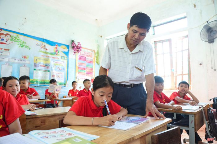 Hoàn cảnh khó khăn nhưng Y Na luôn nỗ lực học tập, ước mong trở thành bác sĩ chữa bệnh cứu người.