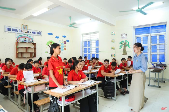 Hà Vy là lớp trưởng lớp 9A1.
