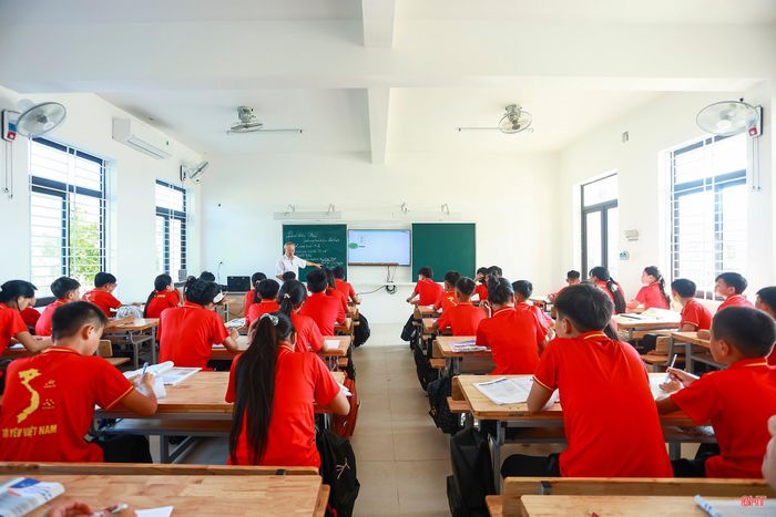 Hình ảnh khang trang của Trường Phổ thông nội trú TH&THCS Hương Khê.