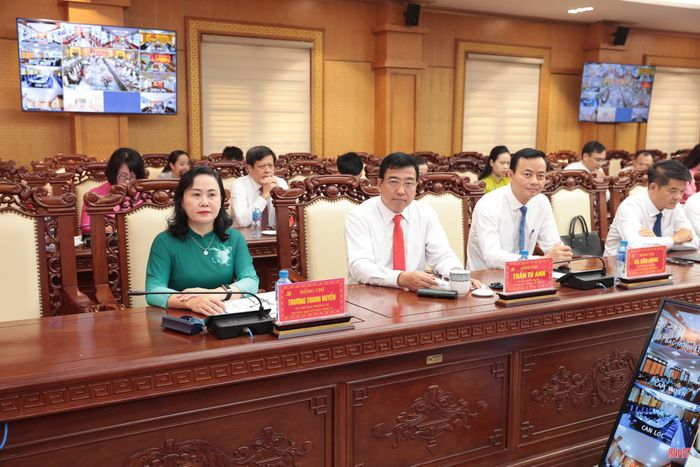 Các đồng chí Ủy viên BTV Tỉnh ủy tham dự hội nghị.