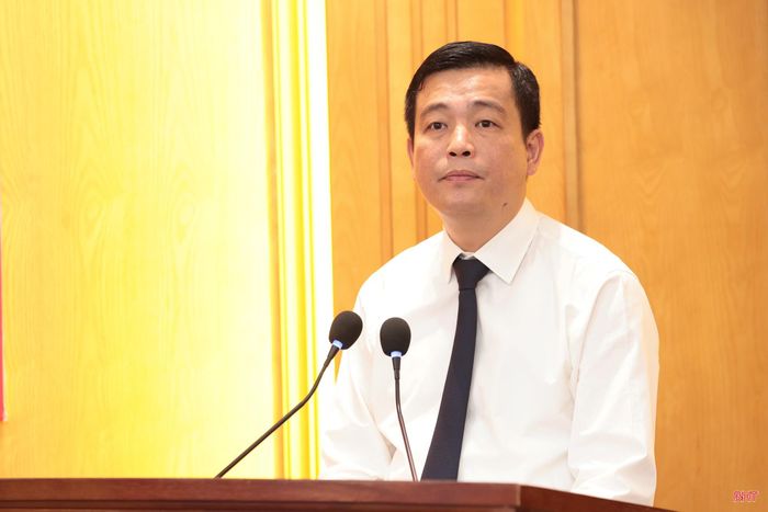 Đồng chí Nguyễn Thành Đồng - Ủy viên BTV Tỉnh ủy, Chủ tịch Ủy ban MTTQ tỉnh, Bí thư Đảng ủy MTTQ, các đoàn thể tỉnh nhiệm kỳ 2025 - 2030 phát biểu tại hội nghị.