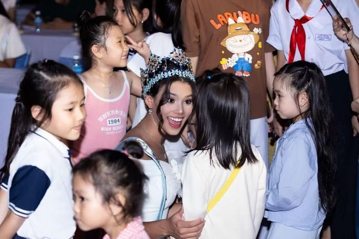 Đây là lần trở lại Nha Trang - Khánh Hòa của Top 3 Miss World 2026 sau những hoạt động trong khuôn khổ cuộc thi tại Việt Nam. (Ảnh: CTV/Vietnam+)