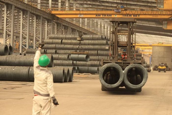 Sản phẩm thép Hòa Phát được sản xuất trên dây chuyền tiên tiến, hiện đại, không chỉ phục vụ thị trường trong nước mà còn được xuất khẩu sang Canada, EU, Nhật Bản. (Ảnh: TTXVN)