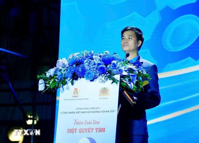 Ông Ngọ Duy Hiểu, Phó Chủ tịch Tổng Liên đoàn Lao động Việt Nam, phát biểu tại buổi lễ. (Ảnh: Hoàng Ngọc/TTXVN)