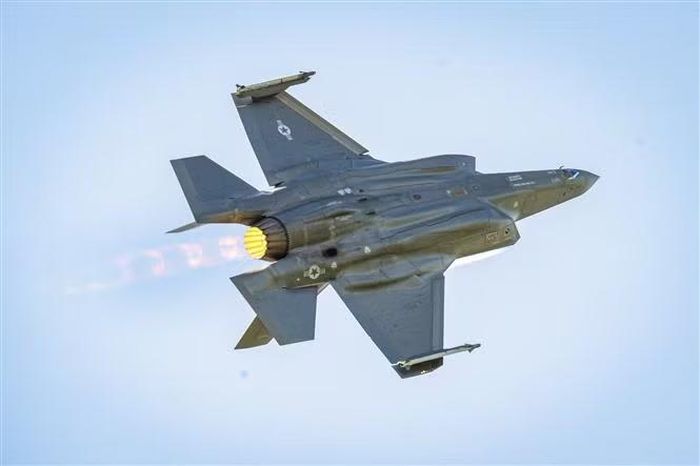 F-35 Lightning II - chương trình vũ khí đắt đỏ nhất thế giới - vẫn đối mặt với những vấn đề kỹ thuật, chi phí vận hành tăng cao và những câu hỏi về hiệu quả tác chiến. Ảnh: PAP/TTXVN