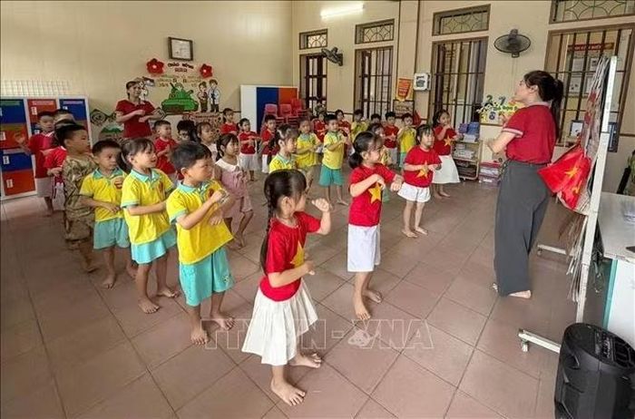 Mạng lưới trường học trên địa bàn xã Rạng Đông, tỉnh Ninh Bình được sắp xếp phù hợp với quy mô dân số, số lượng học sinh, góp phần nâng cao chất lượng giáo dục.