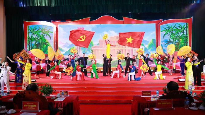 Chương trình văn nghệ chào mừng Lễ kỷ niệm. Ảnh: thainguyen.gov.vn