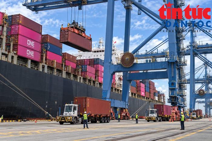 Doanh nghiệp đẩy mạnh ứng dụng công nghệ để nâng cao hiệu quả nhập khẩu, xuất khẩu hàng hóá.