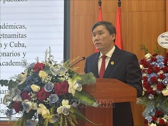 GS, TS Lê Văn Lợi, Ủy viên Trung ương Đảng, Chủ tịch Viện Hàn lâm Khoa học xã hội Việt Nam, phát biểu khai mạc hội thảo.