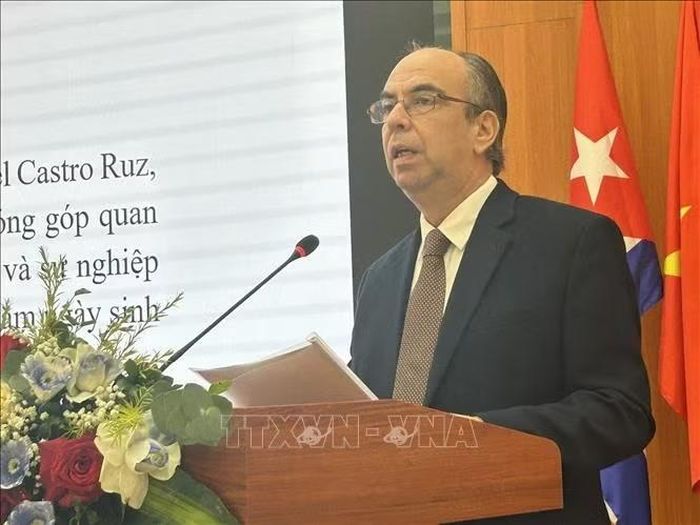 Đại sứ Đặc mệnh Toàn quyền nước Cộng hòa Cuba tại Việt Nam Rogelio Polanco Fuentes phát biểu tại hội thảo.