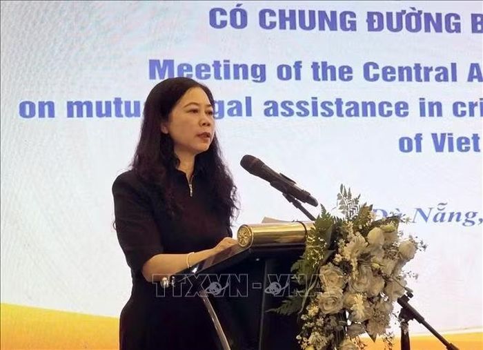 Bà Vũ Thị Hải Yến, Vụ trưởng Vụ Hợp tác quốc tế và Tương trợ tư pháp về hình sự, Viện kiểm sát nhân dân tối cao Việt Nam, phát biểu tại cuộc họp.
