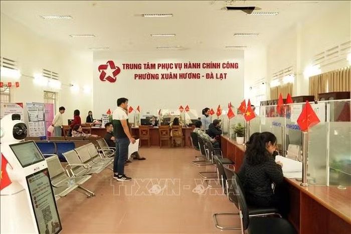 Trung tâm Phục vụ hành chính công phường Xuân Hương- Đà Lạt, 1 trong những đơn vị cấp xã, phường có số lượng hồ sơ phải giải quyết cao nhất tỉnh Lâm Đồng khá vắng vẻ vì người dân đã nộp hồ sơ trực tuyến.