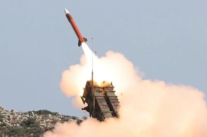 Hệ thống tên lửa MIM-104 Patriot do Đức vận hành khai hỏa tên lửa đánh chặn trong cuộc tập trận Red Arrow tại Hy Lạp vào ngày 15/10/2008. Ảnh: Bundeswehr