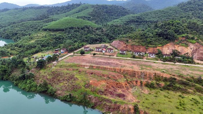 Diện mạo bản Rào Tre ngày càng khang trang, đời sống đồng bào Chứt từng bước được cải thiện.