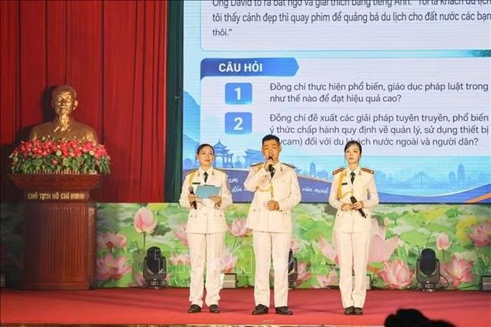 Phần thi xử lý tình huống của Đội thi Công an TP Cần Thơ.