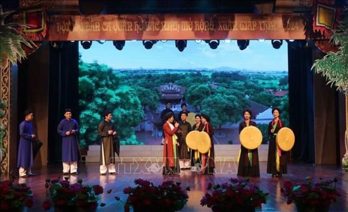 Biểu diễn Dân ca Quan họ Bắc Ninh.