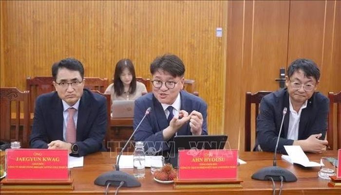 Ông Ahn Hyonsu, Tổng Giám đốc Công ty TNHH ANH Structure, Hàn Quốc, chia sẻ tại buổi làm việc.