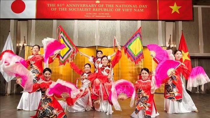 Tiết mục văn nghệ chào mừng sự kiện. Ảnh: Bùi Hà/TTXVN