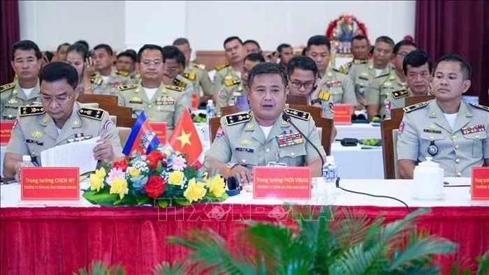 Trung tướng Pich Vireak, Trưởng Ty Công an tỉnh Svay Rieng (Vương quốc Campuchia), cho rằng việc trao đổi thông tin nhanh chóng là hết sức cần thiết trong đấu tranh với tội phạm xuyên quốc gia.