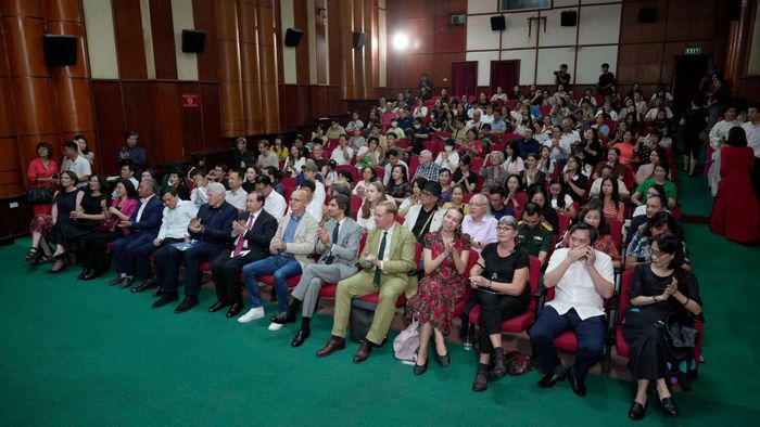 Đông đảo khán giả tham dự buổi chiếu khai mạc Liên hoan phim tài liệu Châu Âu - Việt Nam lần thứ 16.