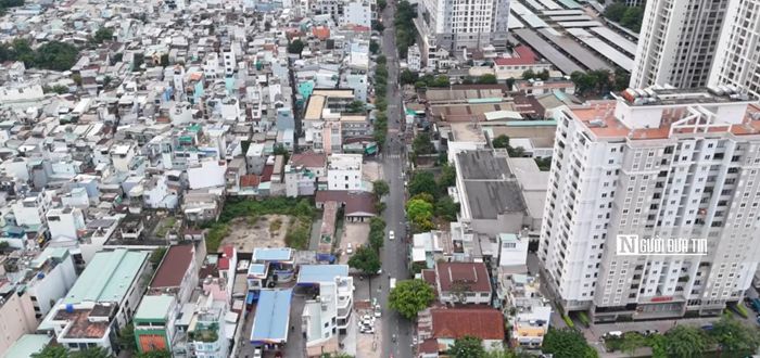Tuyến cầu đường này xuất phát từ đường Hoàng Trọng Mậu (Quận 7 cũ), vượt kênh Tẻ, đi trên cao theo trục Nguyễn Khoái, băng qua rạch Bến Nghé để nhập vào đại lộ Võ Văn Kiệt (quận 1 cũ) qua hai nhánh N7 và N8. Phần cầu dài khoảng 2,5 km; phần đường hơn 2,3 km. Ngoài tuyến chính, dự án bao gồm các nhánh rẽ nối với các đường phía dưới là: Trần Xuân Soạn, Tôn Thất Thuyết, Võ Văn Kiệt.