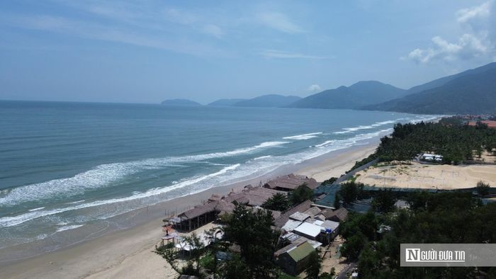 Theo lãnh đạo địa phương, việc xử lý nhằm trả lại mặt bằng, tạo diện mạo xanh, sạch, đẹp, văn minh và thông thoáng cho các bãi tắm cộng đồng; đồng thời bảo đảm không gian biển được sử dụng đúng mục đích, phục vụ nhu cầu sinh hoạt của người dân và du khách. Để hỗ trợ người dân trong quá trình thực hiện, UBND xã dự kiến hỗ trợ một phần phương tiện, trong đó có xe múc, phục vụ việc tháo dỡ và di chuyển công trình.