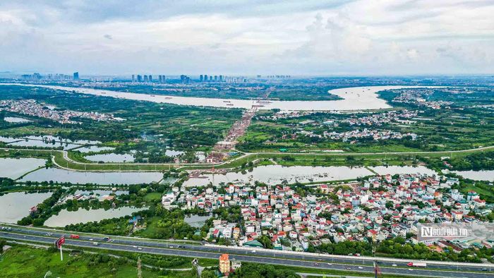 Cầu Ngọc Hồi với hạng mục chính cầu vượt sông dài khoảng 680m rộng 38,3m, đáp ứng 6 làn xe cơ giới và 2 làn xe hỗn hợp. Cầu dẫn dài khoảng 6,58km, trong đó đoạn qua địa phận Hà Nội dài khoảng 5,4 km, đoạn qua Hưng Yên 2,1 km.