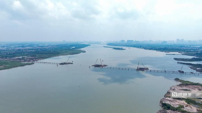 Đến nay, công trình cầu Thượng Cát đạt 14,3%. Công tác khoan cọc nhồi tại cả ba vị trí trụ tháp chính đã cơ bản hoàn thành, đơn vị thi công đã chuyển sang thi công bệ trụ, chuẩn bị dựng tháp.