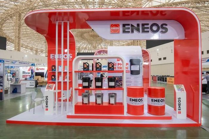Không gian trưng bày các sản phẩm dầu nhớt ENEOS.