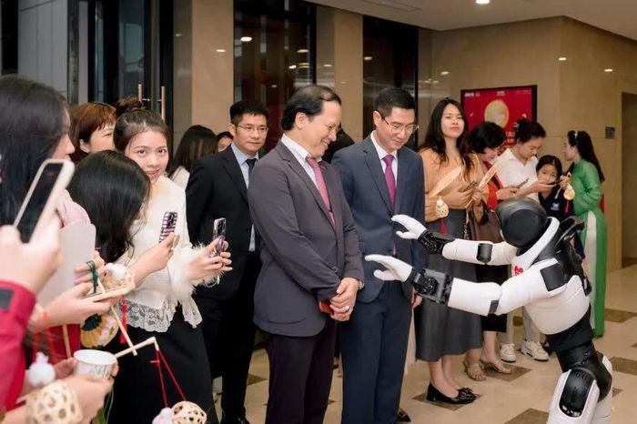 Ông Trương Đức Sơn, Giám đốc Trung tâm Văn hóa Trung Quốc tại Hà Nội và ông Trần Nhất Hoàng, Phó Cục trưởng Cục Hợp tác quốc tế, Bộ Văn hoá, Thể thao và Du lịch Việt Nam tại sự kiện.