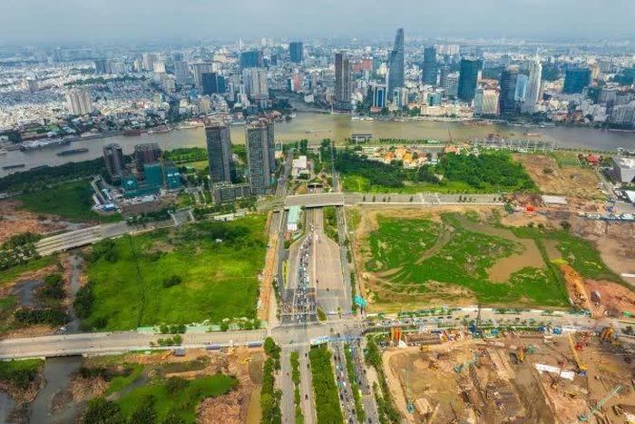 Theo ông Lê Hoàng Châu, trên địa bàn TP Hồ Chí Minh hiện có hàng trăm dự án bất động sản, nhà ở thương mại đang trong tình trạng tạm ngừng triển khai nhiều năm. Ảnh minh họa.